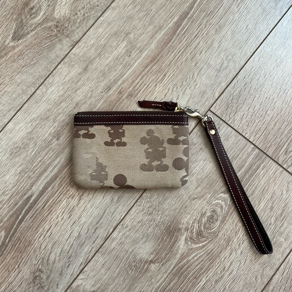 Dooney & Bourke Slim Wristlet - Picture 3 of 9